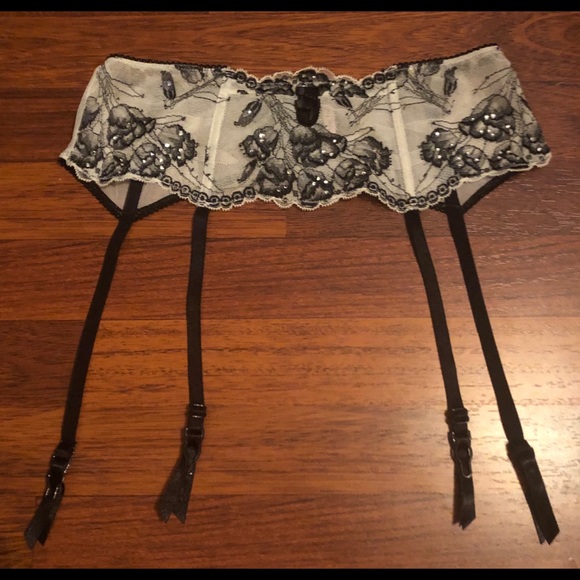 NWT TRULY STUNNING LE VS Swarovski Crystal Set - Picture 3 of 6